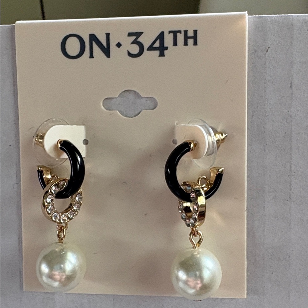 Elegant Gold and Black Pearl Drop Earrings